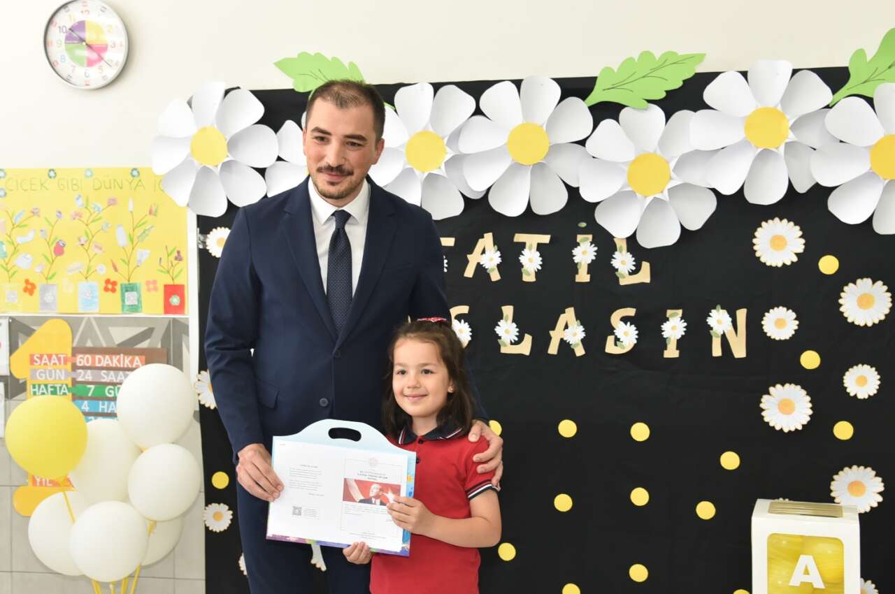 Konya'da yaz tatili resmen başladı! Karne gününden mutluluk kareleri yansıdı 10
